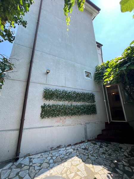 Calarasilor- Piata Muncii, vila 8 camere singur curte si teren 197 mp,
