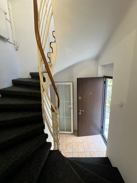 Calarasilor- Piata Muncii, vila 8 camere singur curte si teren 197 mp,