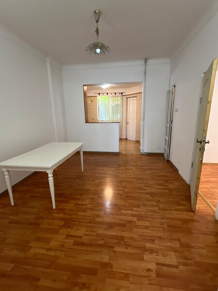 Calarasilor- Piata Muncii, vila 8 camere singur curte si teren 197 mp,