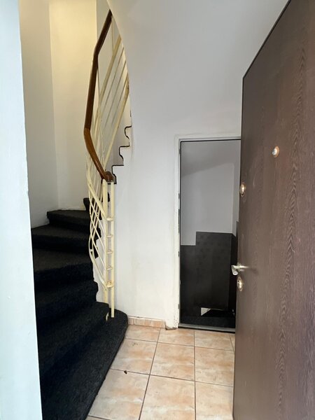 Calarasilor- Piata Muncii, vila 8 camere singur curte si teren 197 mp,