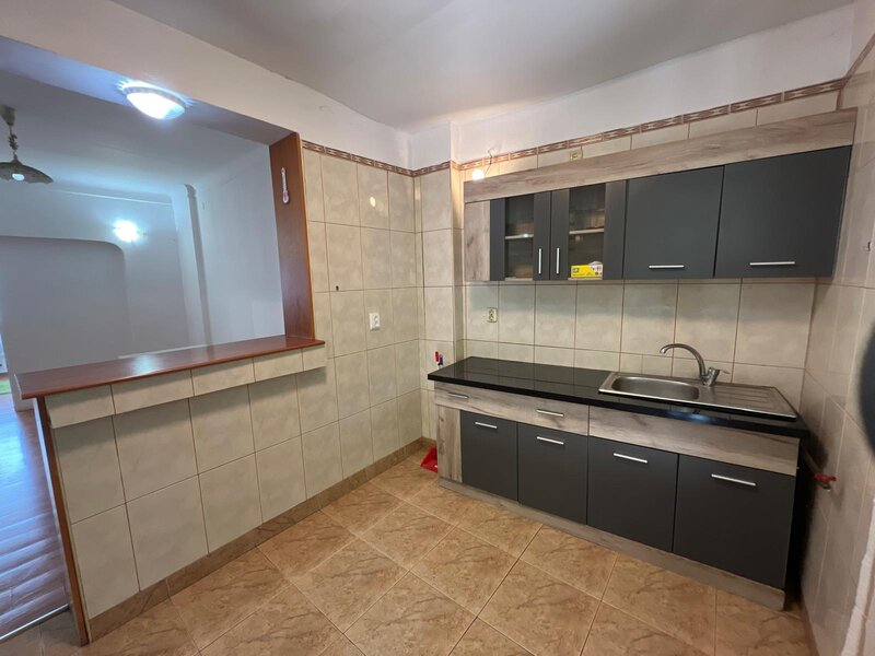 Calarasilor- Piata Muncii, vila 8 camere singur curte si teren 197 mp,