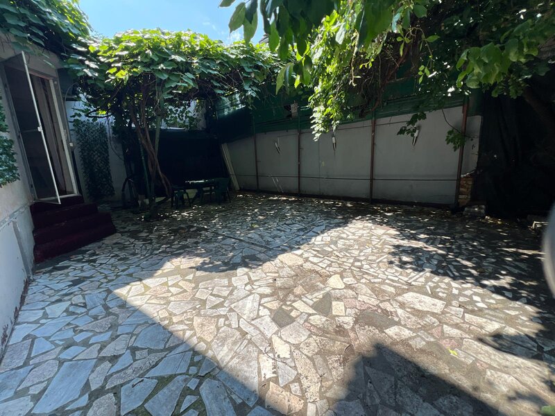 Calarasilor- Piata Muncii, vila 8 camere singur curte si teren 197 mp,