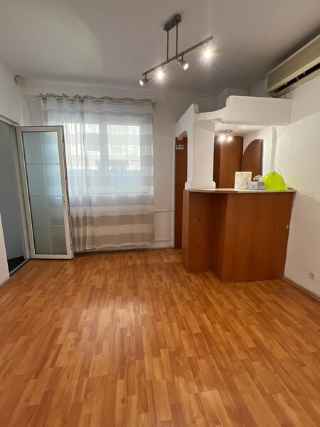Calarasilor- Piata Muncii, vila 8 camere singur curte si teren 197 mp,