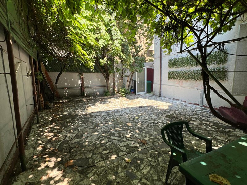 Calarasilor- Piata Muncii, vila 8 camere singur curte si teren 197 mp,